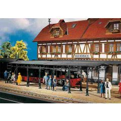 Pola - Roof-covered platform