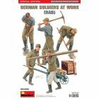 MiniArt - 1/35 GERMAN SOLDIERS AT WORK (RAD) WWII (?/22) *