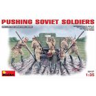 Miniart - Pushing Soviet Soldiers (Min35137)