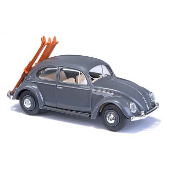 Busch - 1/87 VW KAFER OVALFENSTER MIT SKITRAGER 1955 (2/24) *