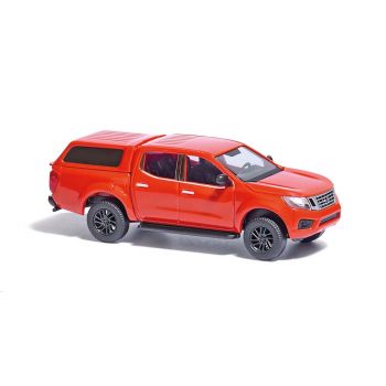Busch - 1/87 NISSAN NAVARA MIT HARDTOP ROT 2015 (7/24) *