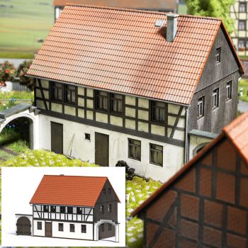 Busch - WOHNHAUS (4-SEITEN-HOF) H0