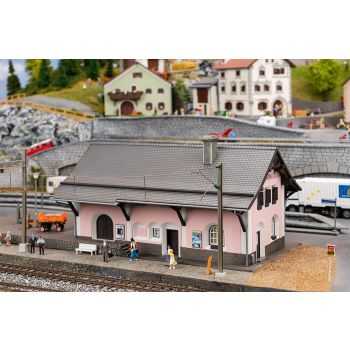 Faller - 1/87 STATION LAVIN