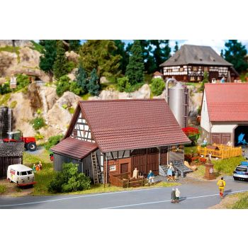 Faller - 1/87 KLEINES BAUERNHAUS