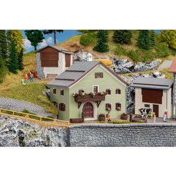 Faller - 1/87 WOONHUIS IN STIJL VAN ENGADIN