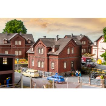 Faller - 1/87 WOONHUIS BERGMANNSPLATZ 2