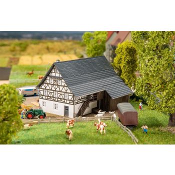 Faller - 1/160 BOERDERIJ MET DECORATIEF VAKWERK (1/23) *