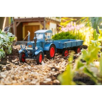 Pola - 1/22,5 LANZ BULLDOG MET AANHANGER (04/25)*