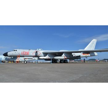 Trumpeter - 1/144 Xian H-6k Bomber - Trp03930