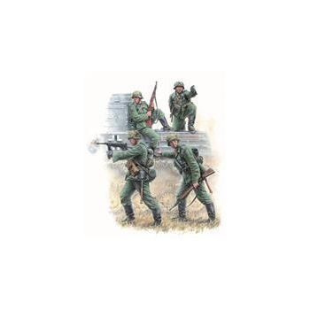 Zvezda - 1/35 German Panzergrenadiers (Rr) (9/22) *zve3582