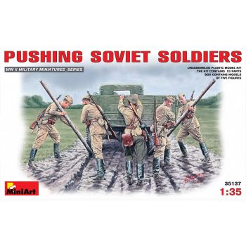 Miniart - Pushing Soviet Soldiers (Min35137)